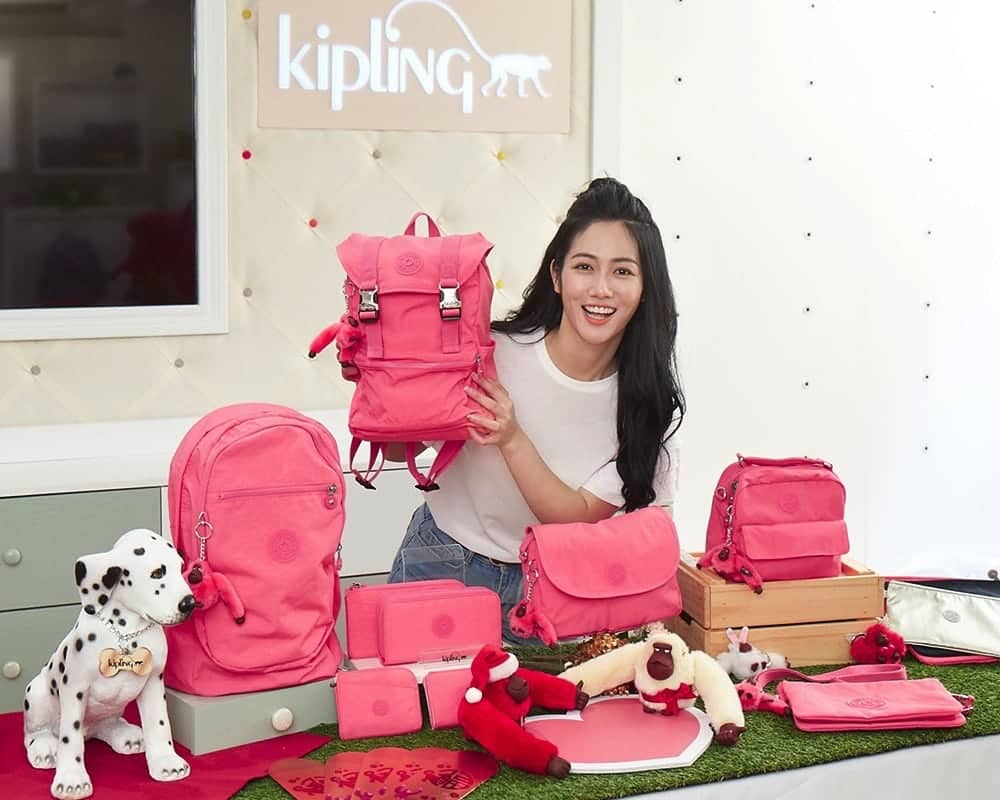 Kipling亞洲限定大膽撞色 大麥町迷彩藍時尚創意迎狗年 8 1516439347 f3173dc7977a26676e3becc940bcf69c