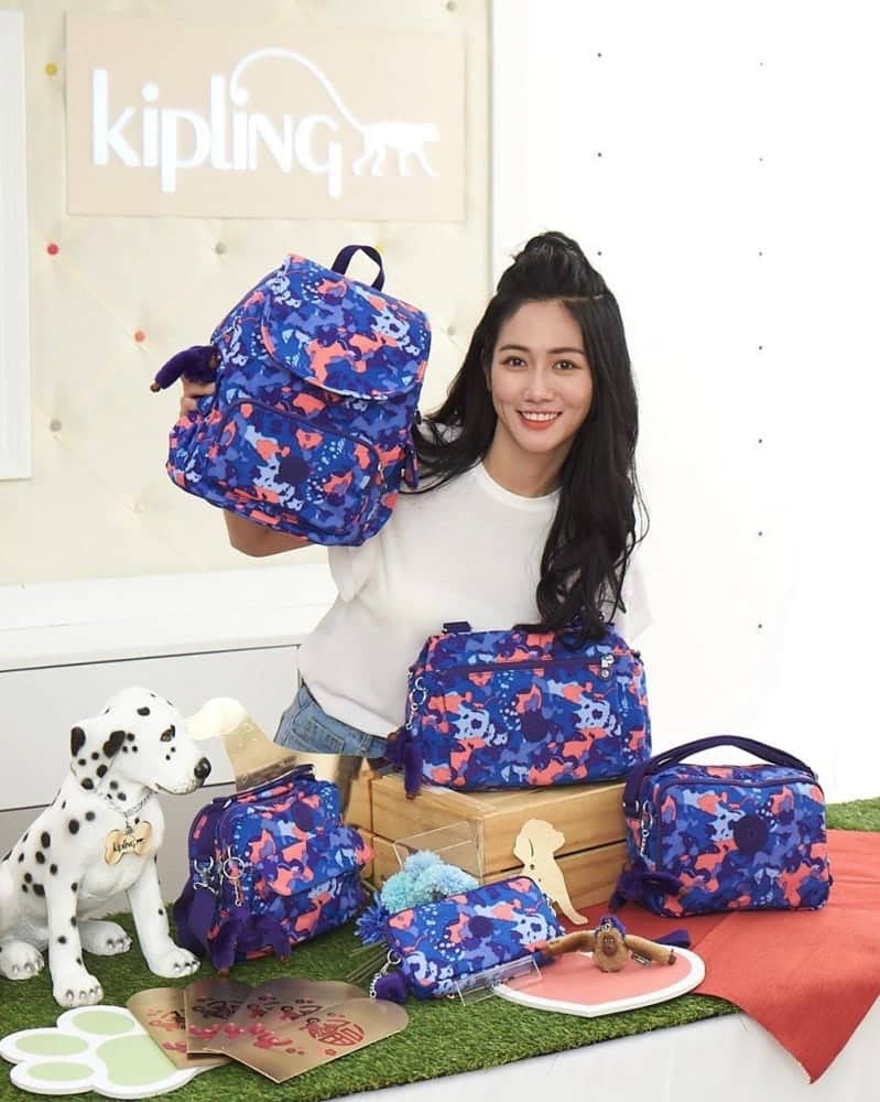 Kipling亞洲限定大膽撞色 大麥町迷彩藍時尚創意迎狗年 5 1516439369 1fab2356acf0833539d519ef0bdef335