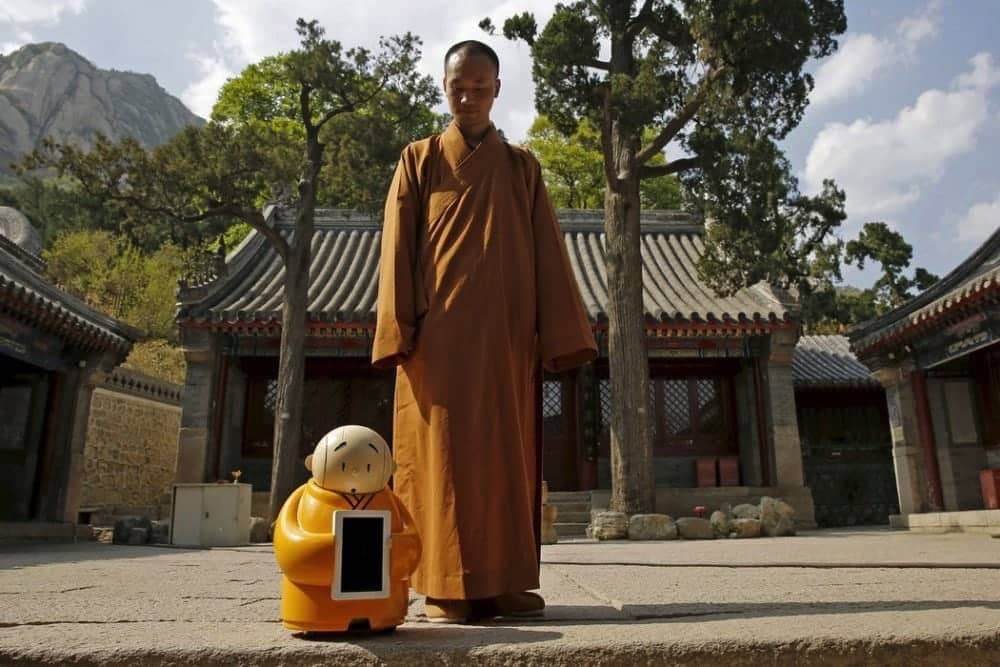 全球第一位機器僧賢二來自極客眾多的北京千年古寺龍泉寺 1 1518816987 b8c811f802efa506821072299fe398b3