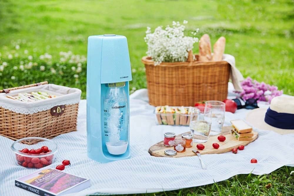 盡展個人風格!SodaStream FIZZI氣泡水機推出全新冰河藍限量色 1 1524467715 5fef88a0ff7bb944066a3757f646c2ac