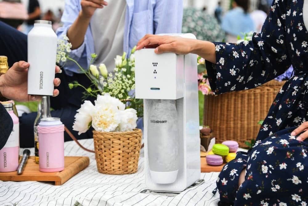 盡展個人風格!SodaStream FIZZI氣泡水機推出全新冰河藍限量色 3 1524467718 6fdb6e9f62573222f87eca9e85254b04