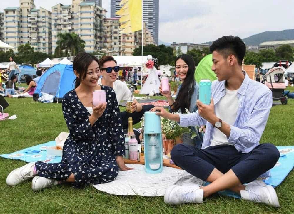盡展個人風格!SodaStream FIZZI氣泡水機推出全新冰河藍限量色 2 1524467725 27cd15f5df82bb422c66d6b31eecf27f