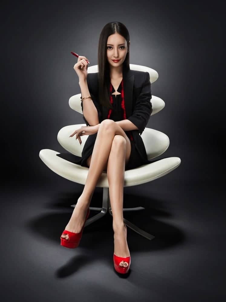 九頭身長腿美模菜菜緒擔綱主演《惡魔小姐:人事惡魔椿真子》專門解決企業問題 2 1524924325 f83f6b9e3dc741fc1bc282d3847e7066