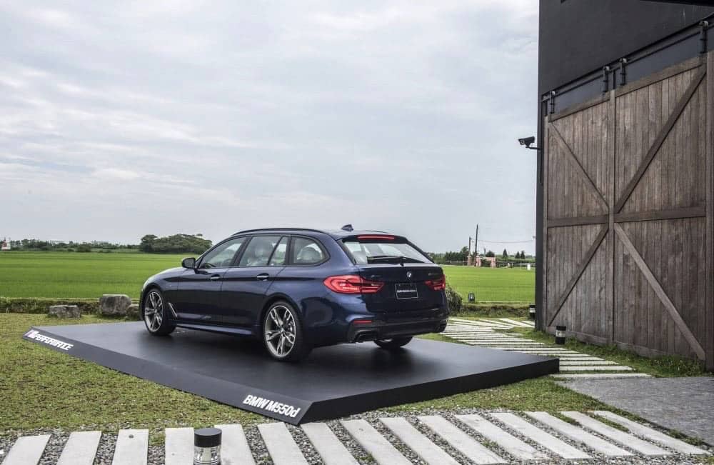 全新BMW M550d xDrive Touring在台上市、搭載M Performance柴油四渦輪動力更強悍! 8 1525703044 2b589f8dca7f8691208b5f9aeed78bf2