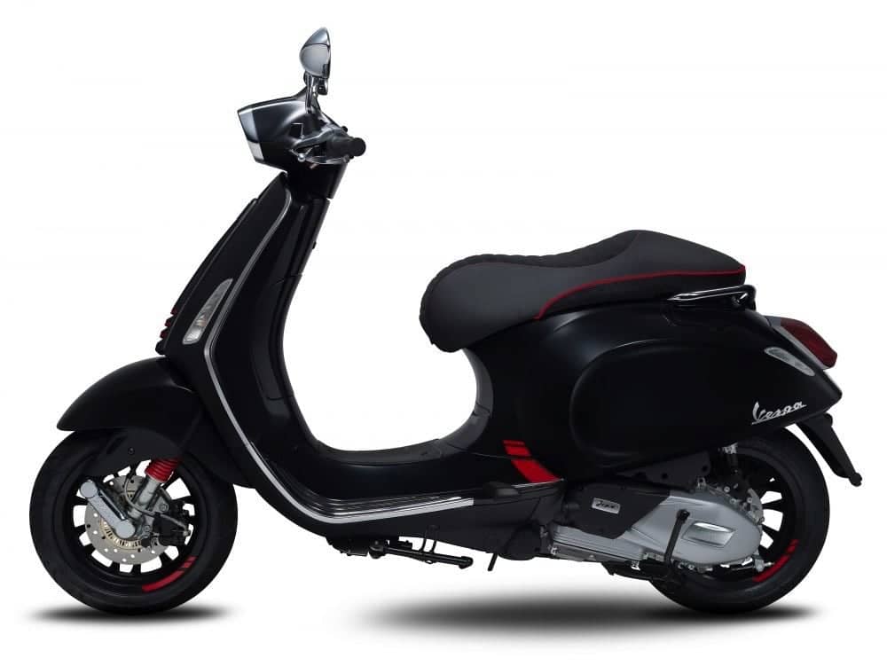 融合運動風與紳士味!Vespa Sprint Carbon紳士黑特仕款限量上市 3 1525914027 1b65cb5bc7bd27072f9f8ea867f6a917