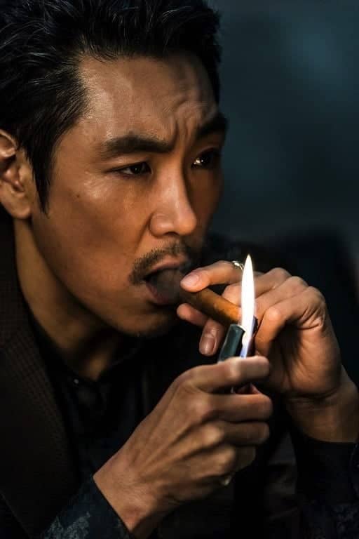 趙震雄攜手柳俊烈深入毒窟!金柱赫氣場強大遺作《信徒》6/22在台上映 4 1526107540 70b627b8354aad7ee7796f93fe6abaea