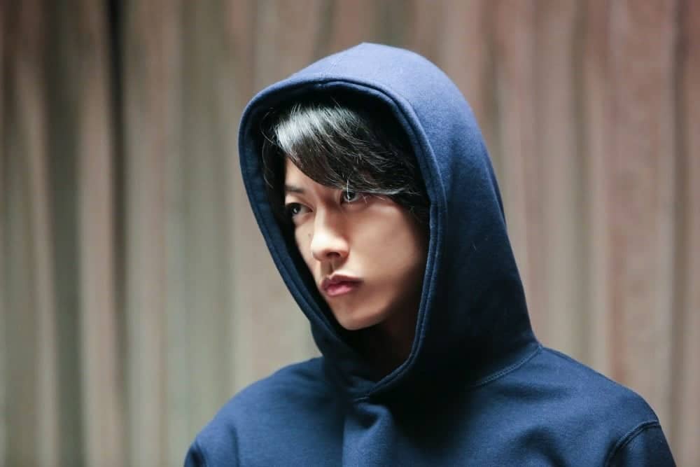 《殺戮重生犬屋敷》6/22上演超人類對決、佐藤健降齡首度演反派! 7 1528011573 b5952b6c010668a0ec871a66843de61f
