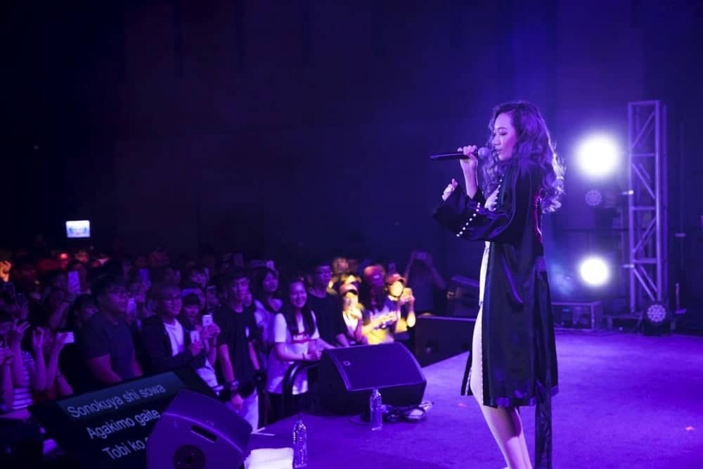 《Julia’s House Party慵懶沒有極限》演唱會 鄉民老婆Julia吳卓源身穿絲質薄紗睡衣性感開唱 3 1530285697 f1af5c0b6234846243183cd4a68bfc00