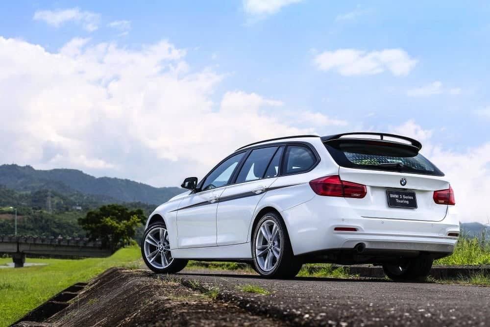 全新BMW 3系列Touring M Performance Edition限量上市! 3 1530945522 4d8d0e8687992b85fda54dd2c483fa37