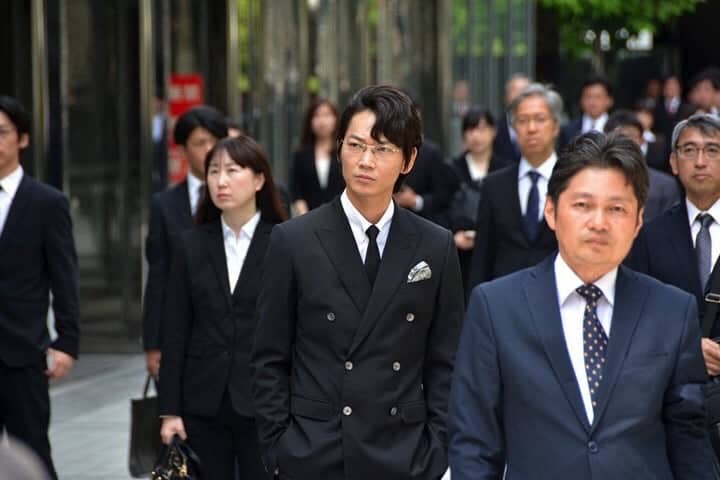 綾野剛、澤尻英龍華主演的金融企業鬥爭題材日劇《禿鷹》可以追喔! 9 1534105442 97c9f9b5d98c35e2a17318e216f16318