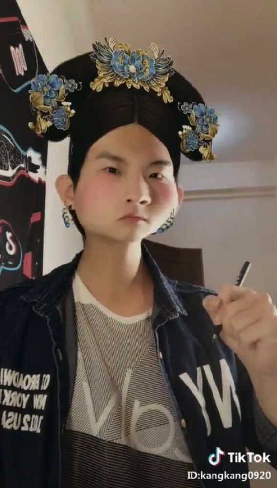 延禧攻略天團駕到《抖音TikTok》APP運用創意唱出自己的宮廷戲!毫秒級反應的人臉關鍵點檢測技術豐富拍攝玩法! 3 1535365324 189f70acdbead86ada0f204c9fc79cb3