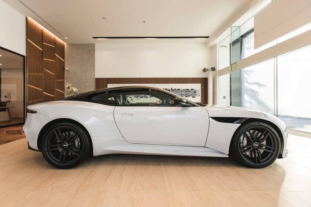 Aston Martin旗艦王者DBS Superleggera抵台亮相、同場加映DB11 AMR經典塗裝限定款! 2 1536988810 7f9ce95579f0bd157d550293f471f9d9