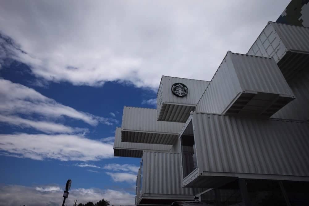 星巴克洄瀾門市明日開幕、亞洲首間貨櫃屋設計搶先看! 1 1537861724 b74226932f4159026e06ee92c647d731