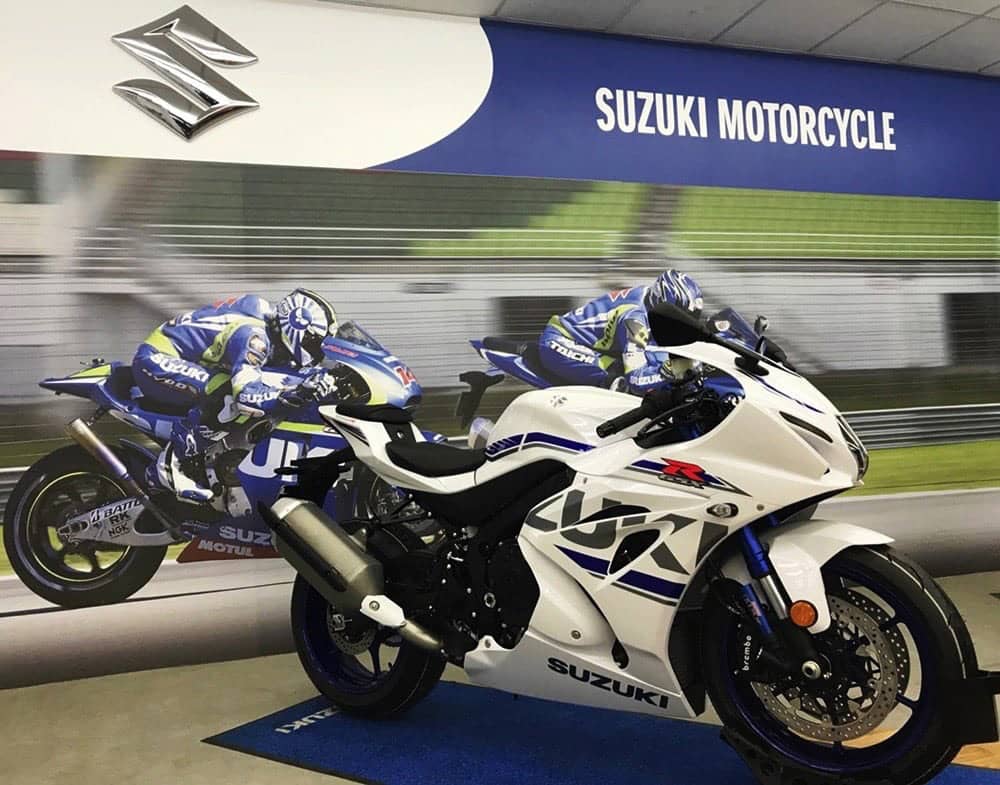 SUZUKI GSX-R1000R阿魯推限量新色!同場加映限量消光黑色GSX-S1000 2 1538901925 760c897de3e0afe969040386d7d784a3