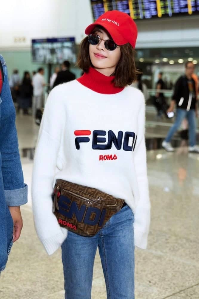 Jolin蔡依林穿著FENDI MANIA高領針織衫及同系列腰包抵港出席《FENDI MANIA快閃系列》發表派對 2 1539690841 c300b8dab6db39cd96b6b94d1b6efb88
