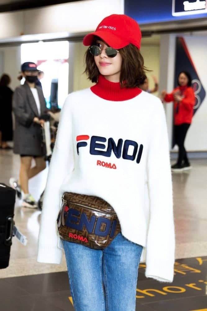 Jolin蔡依林穿著FENDI MANIA高領針織衫及同系列腰包抵港出席《FENDI MANIA快閃系列》發表派對 4 1539690875 3754d3280272183b96067876d2ece257