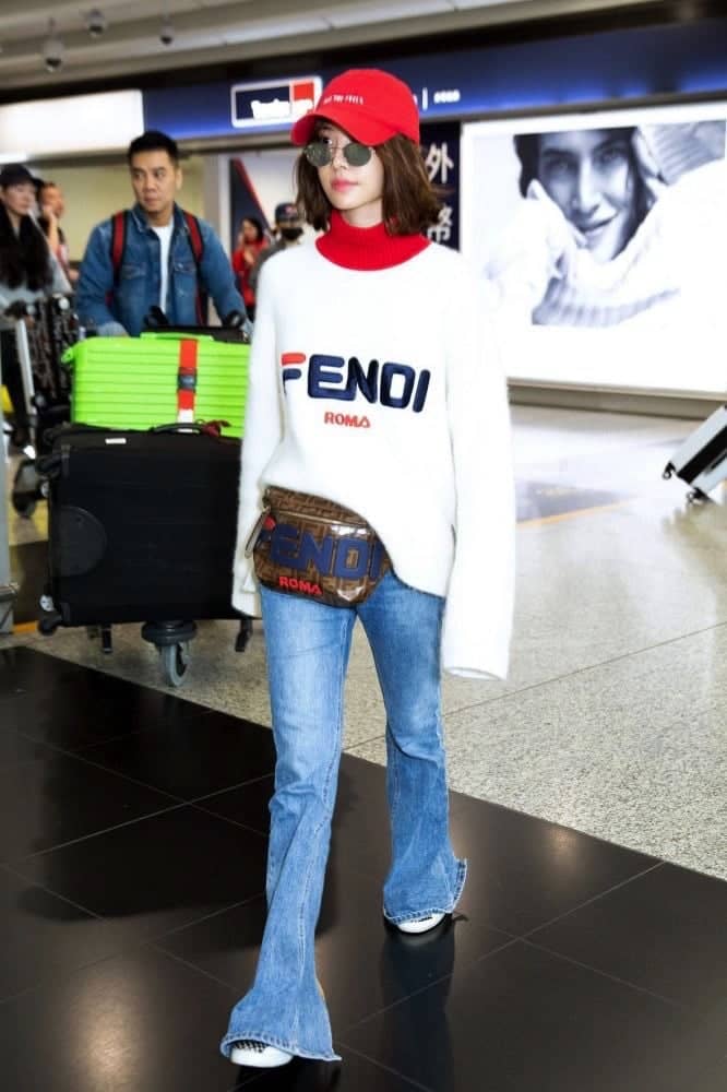 Jolin蔡依林穿著FENDI MANIA高領針織衫及同系列腰包抵港出席《FENDI MANIA快閃系列》發表派對 5 1539690894 5684a0c6932083725b60c0975c770ab5