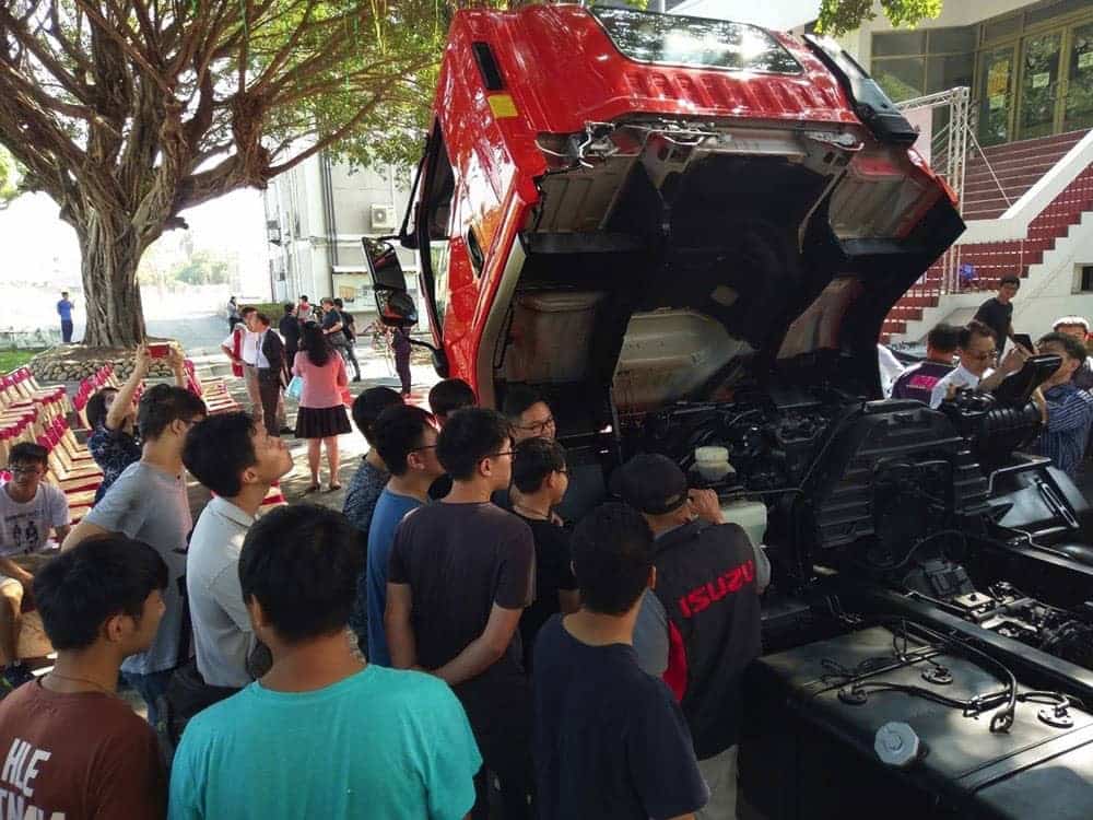 ISUZU台北合眾汽車捐贈ISUZU FVR 15噸底盤車給南開科技大學 產學合作開啟職人精神篇章 3 1541969586 0fa3fa1b8e66cf58c04ed32ffe7a862e