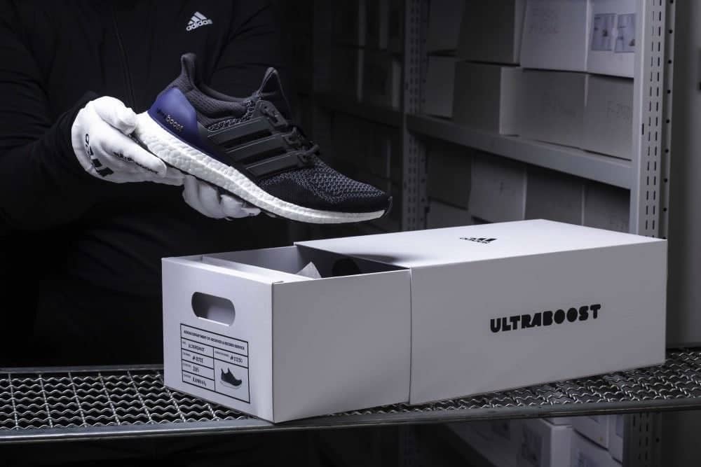 adidas復刻首雙UltraBOOST跑鞋、元祖黑紫配色12月1日限量發售! 1 1543293396 e5e6ce86c06c08c75bd1ff6657b7f25e