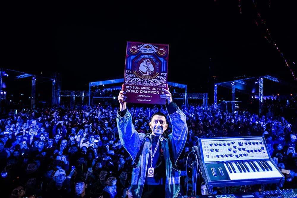 美國DJ J. Espinosa超強創意炫技強勢壓台、奪下Red Bull世界DJ大賽冠軍寶座! 4 1548653831 3a6a6465ef17133f2c07f612b158deb9