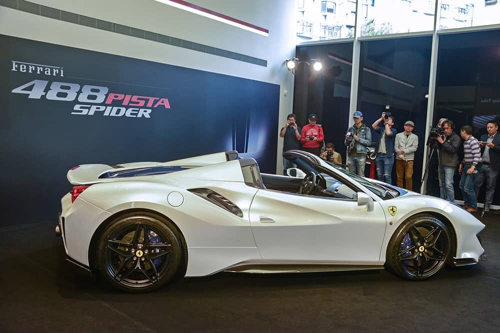 集品牌賽道技術於一身!Ferrari 488 Pista Spider售價2,220萬在台亮相 8 1553762756 d33b1b57bed1bffbaf498eab1a95c450