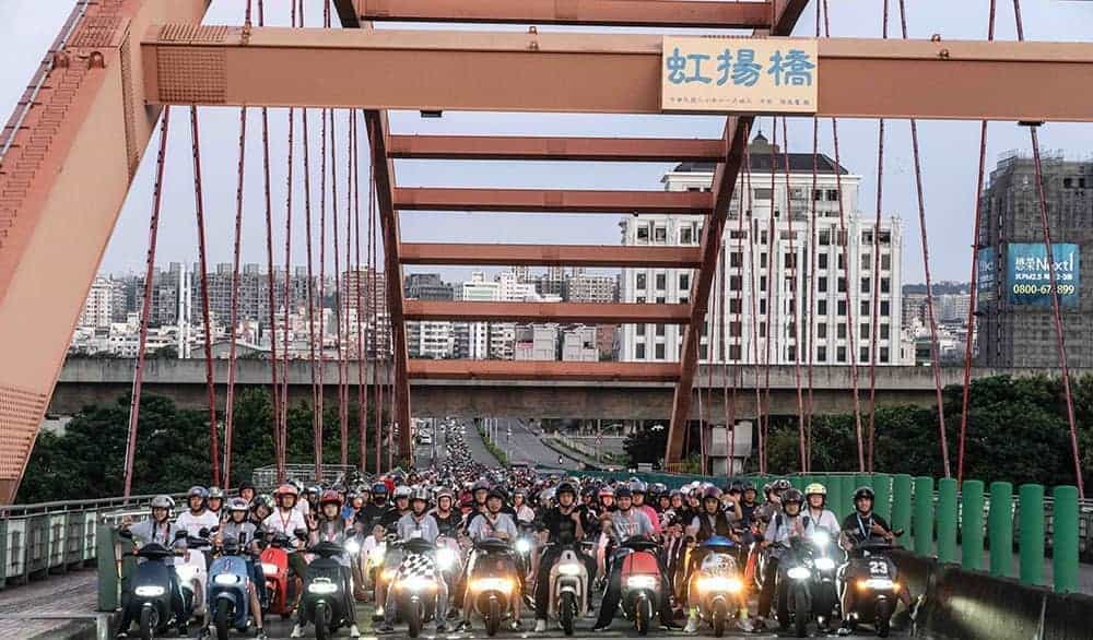 Gogoro品牌社群力量再凝聚、全台各地千輛智慧雙輪齊聚台中快閃虹揚橋! 1 1563190697 aea43f502fcd89508db7f7d90c6f03c6
