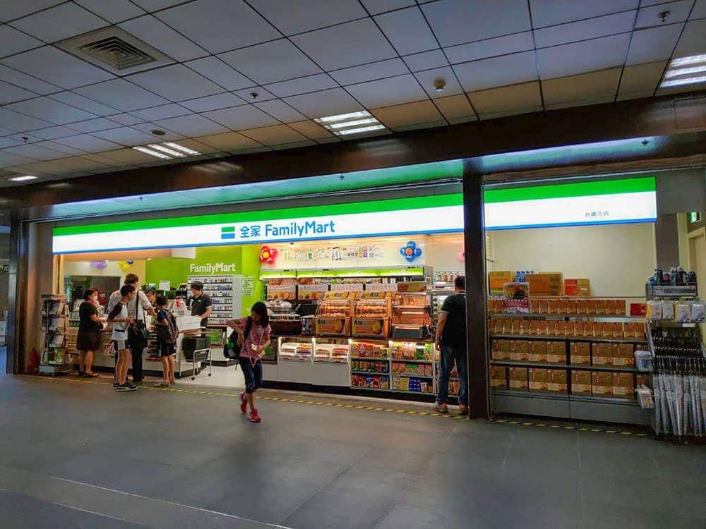 幹道商圈經營新里程!全家便利商店進軍台鐵車站、站點差異化接地氣展實力 1 1564900300 a283b2c17f0289f93d4a690cfc276669