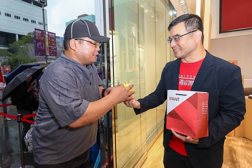 遠傳開賣iPhone 11系列送AirPods 2引爆果粉熱情、網路門市推出不限資費享五好禮! 4 1569057862 d6377d5718079d4908a48aa2b569deb6