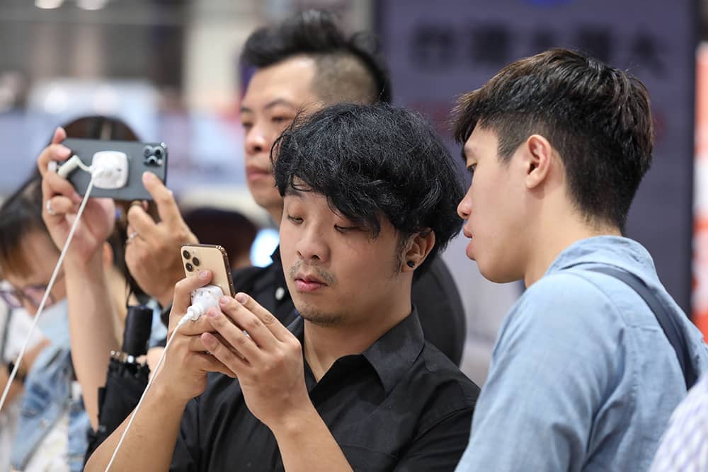 遠傳開賣iPhone 11系列送AirPods 2引爆果粉熱情、網路門市推出不限資費享五好禮! 5 1569057885 d750da70efae7d0c64739236aed583a0