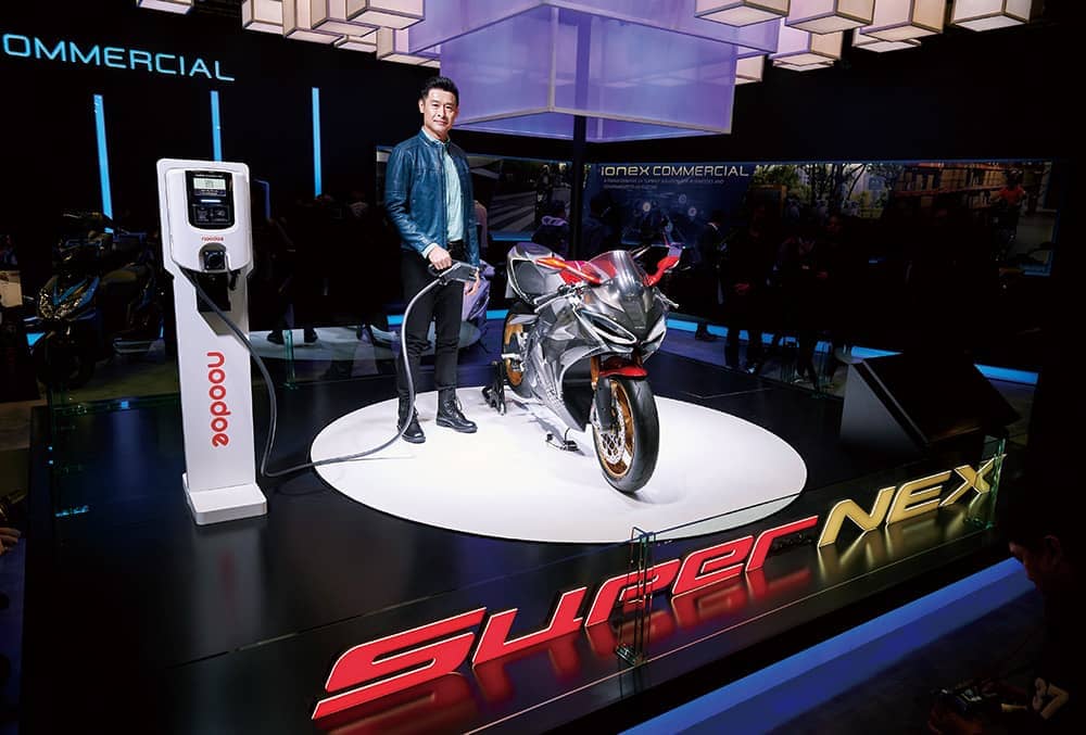 ProjectNEX第二發!KYMCO預告全新電動重機RevoNEX米蘭車展登場 1 1572358087 11dea7dffeb79d5eae1ead136c8ba706