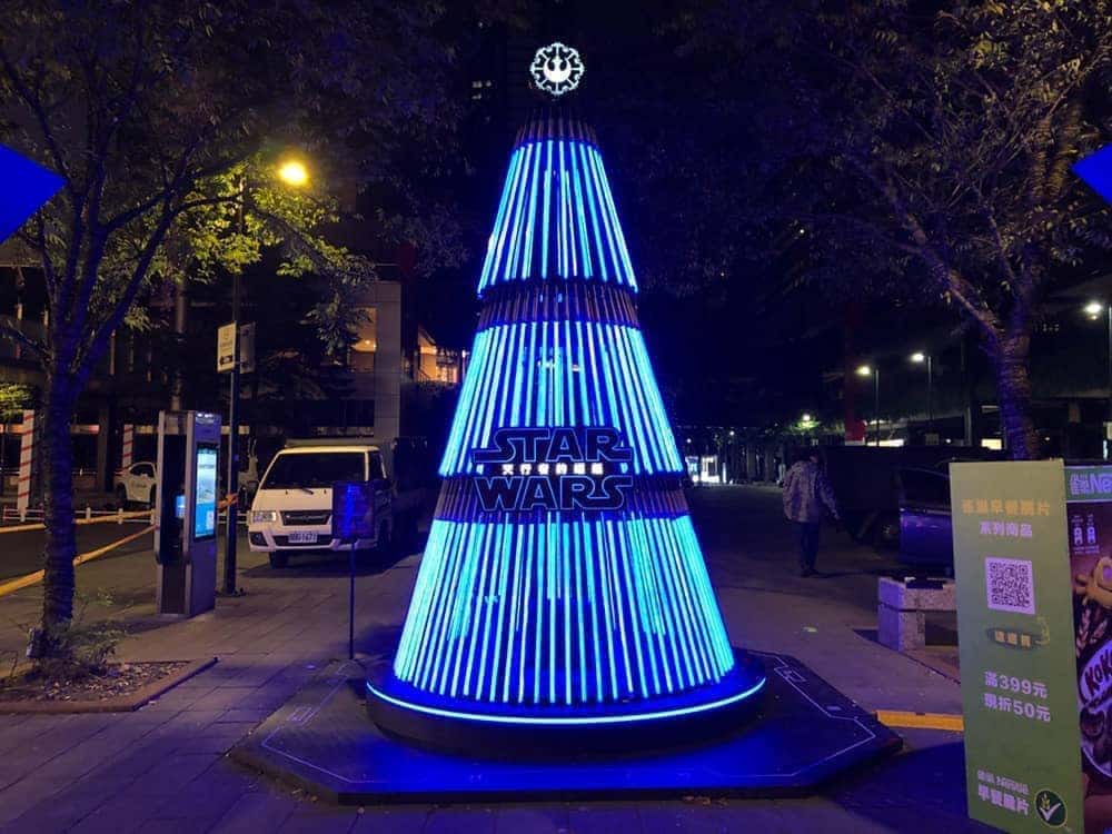 願原力與你同在!全台唯一光劍聖誕樹即日起信義區香堤大道限時展出 2 1576307545 95c36829bfc79f999d2a2031b32b0d02