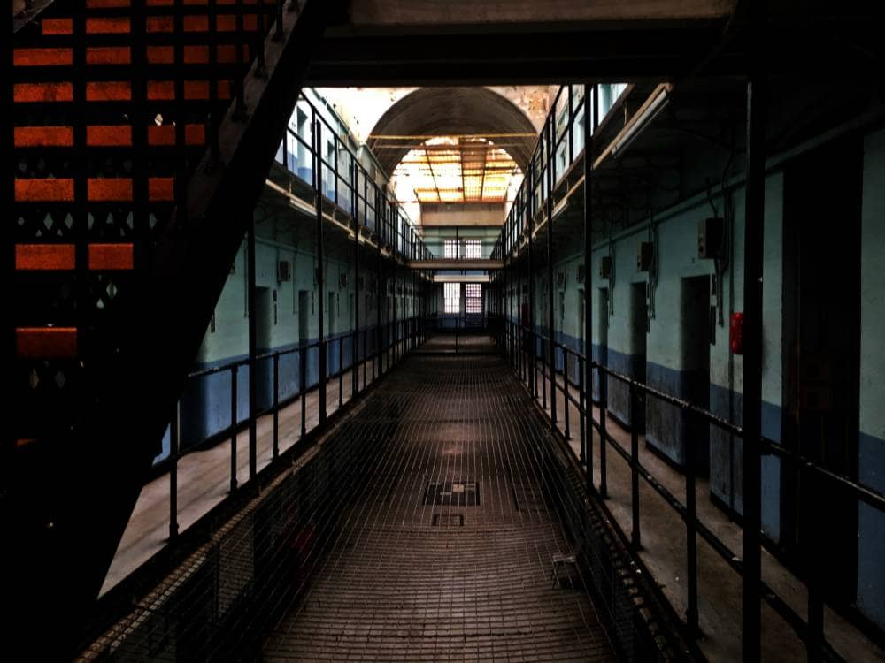 《大監獄行動》怪病狂襲高壓監獄 死刑犯屍埋地底?英國超陰猛鬼監獄實地取景 2 1578243831 30f6872426da22ba47f9c72821e5820e