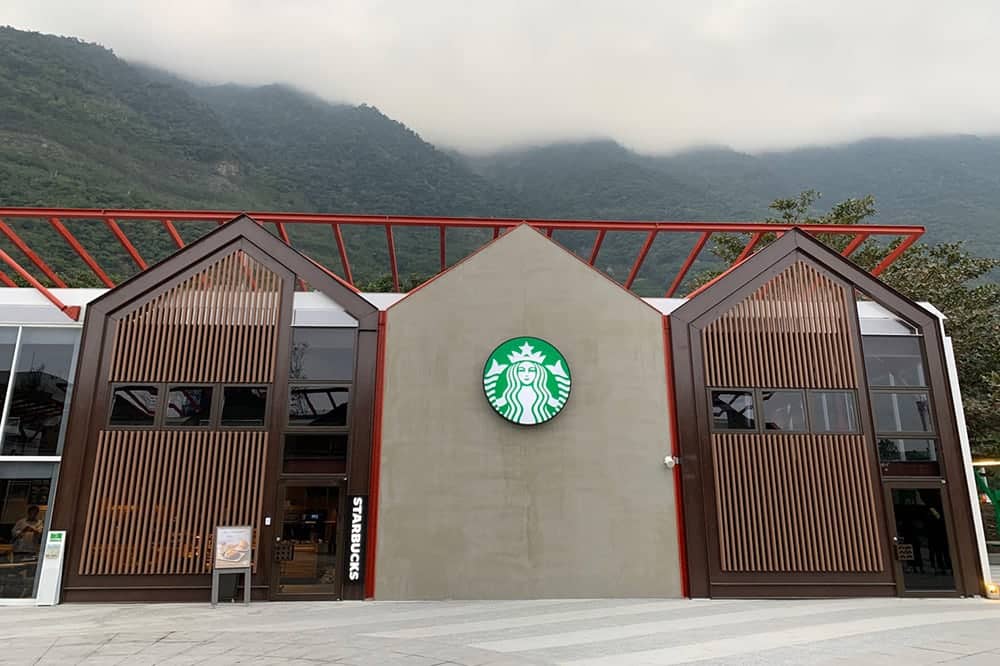 星巴克進駐台泥DAKA打造特色門市、水泥質感牆面呼應園區設計! 1 1578578852 0b4ddad4450637d68cc366724efd99ab