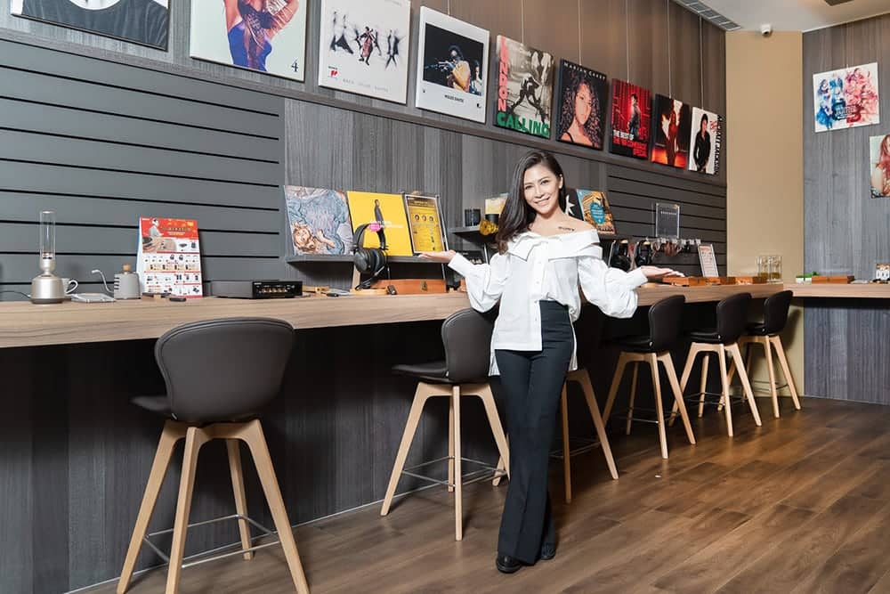旗艦之最!Sony Store遠百信義直營店今開幕、年度耳機代言人艾怡良現身剪綵同慶 1 1579612534 c349b44ce7e9d4f52860a94d268a8005