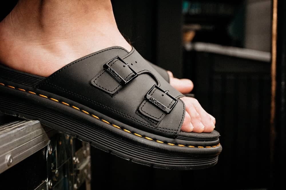 Dr. Martens全新涼拖鞋報到、採用Lorsan鞋底輕便也耐穿! 3 1588572541 d523cc21da0dae8518d7294a13753374
