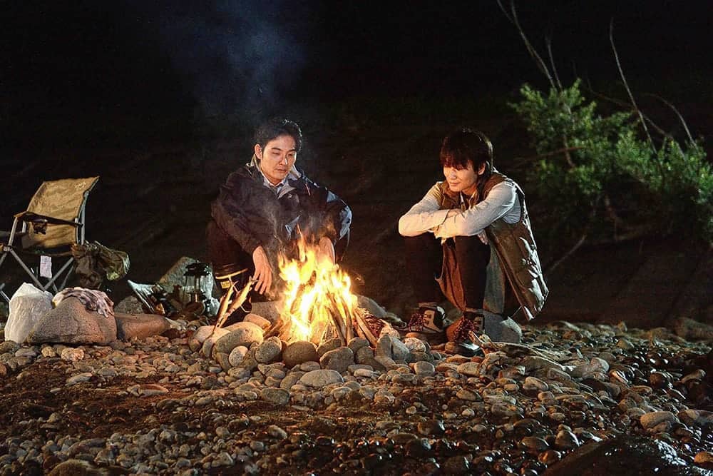 改編同名小說新作《影裏》6/5在台上映、綾野剛攜手松田龍平戲裡戲外發展超友誼關係! 1 1588666875 0ae644c5af034f3895d3cfd860d84419