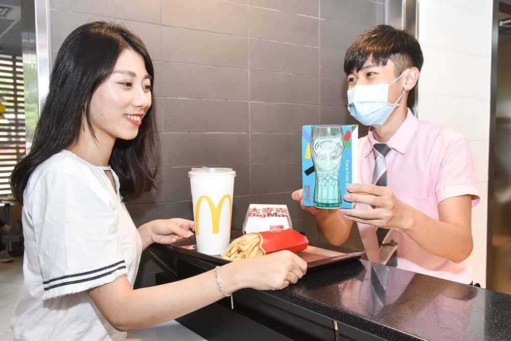 麥當勞2020 Coca-Cola喝彩杯限量登場、購買經典套餐搭配飲料薯條雙升級就免費送! 4 1593485307 fe8f2c05019c6d800d683957f9566d9d