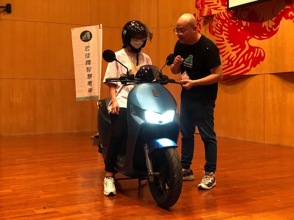 校園道安扎根!宏佳騰電動機車安駕巡迴開跑 3 1600245563 93842a0e52a0fdbd5fad7474cd59a03b