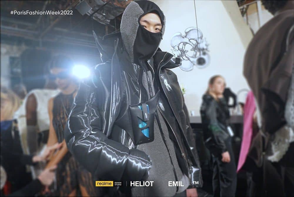 realme攜手丹麥品牌HELIOT EMIL推出9 Pro系列手機包!巴黎時裝週亮相成焦點 1 1646632569 9e09dbd382698588f9eeb772a3605b7c