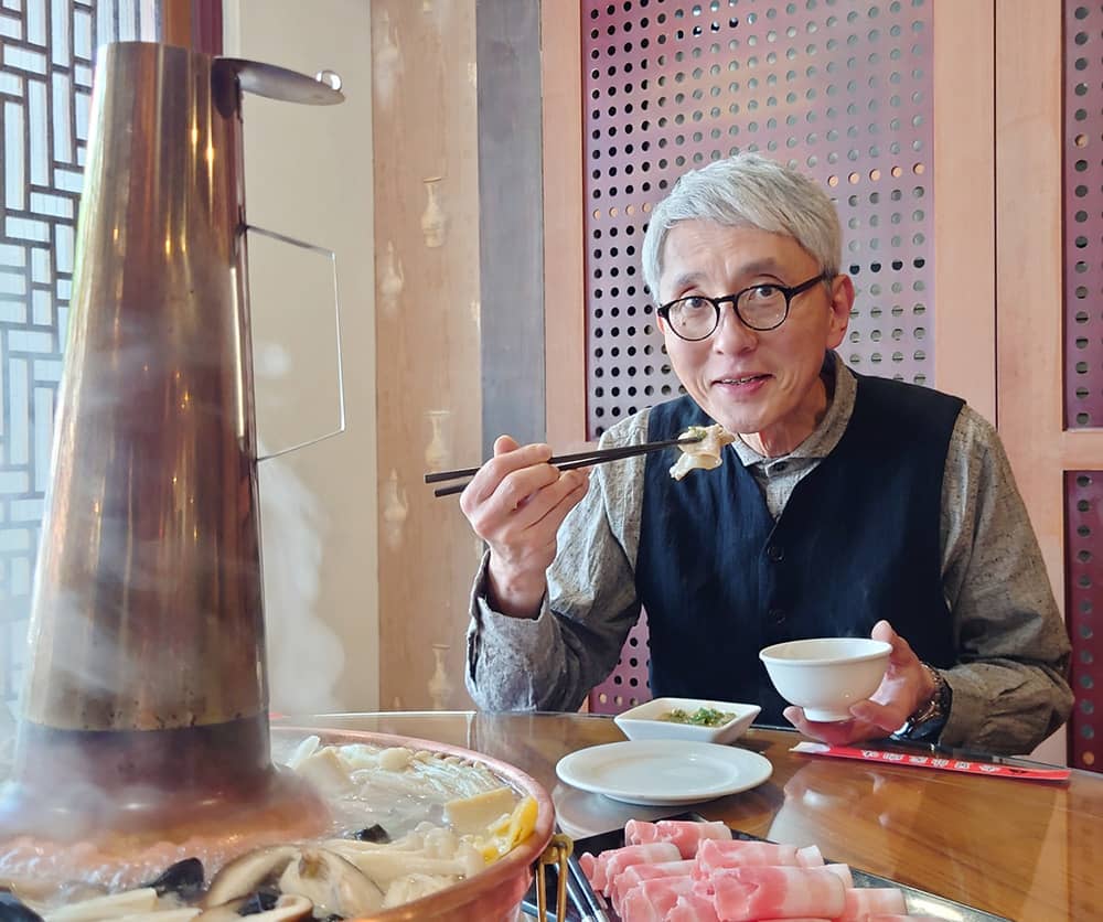 松重豐首遊台中大嗑酸菜白肉鍋、逛夜市!體驗高速公路「休息站」網友讚:懂玩 1 1741500610 779bf598a869565e4f7d94281503a281