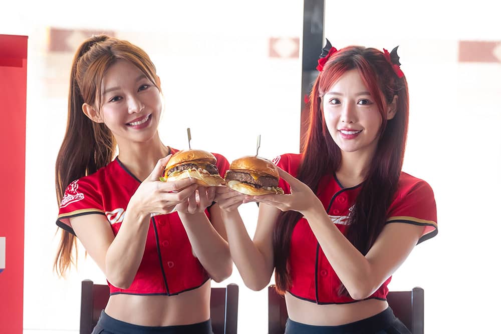 Chili's攜手味全龍推出聯名餐點!「胃全龍ㄟ堡、黑火山奶昔」限時開吃 1 1756639338 fab7729cac548f1a8dd58584eeebcd9b