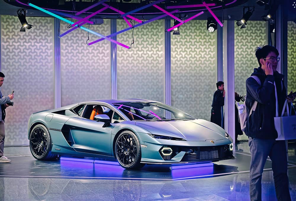 Lamborghini三大混動超跑同框快閃信義區!限時3天免費看車迷快衝 1 1766758987 5614687687483537bc8b6a822a6d513c