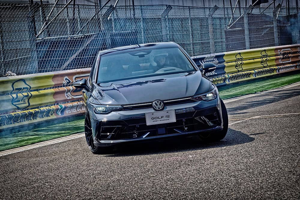 福斯限量推出Golf R夜幕疾行版!「幻影灰車色」搭配「黑化風格套件」低調也剽悍 1 1774182149 ad23a454fa7f3b8dc1edf9906f5db32c