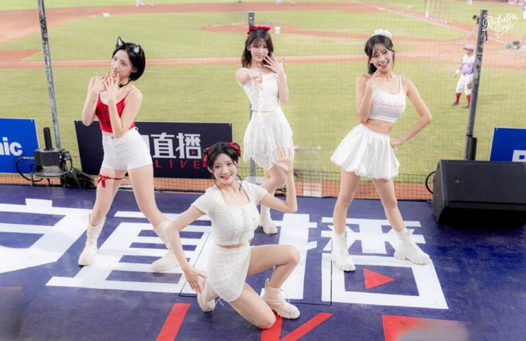 樂天桃猿動紫趴熱力引爆！樂天女孩韓籍四本柱「香氣」熱舞
