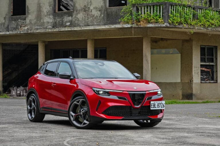 不妥協的義式電能狂蛇！Alfa Romeo Junior Elettrica 280 Veloce 純電鋼砲試駕
