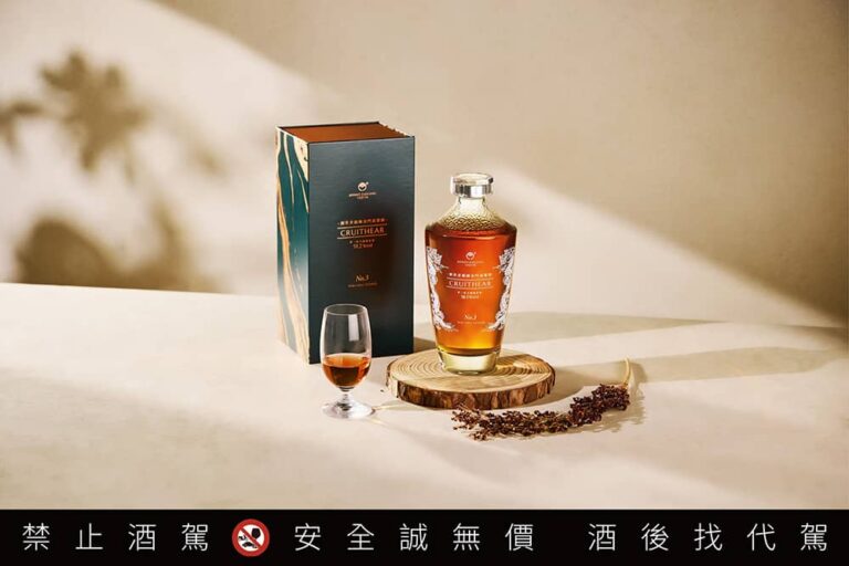 會變的酒「創世者桶陳金高No.3」登場！瓶中熟成打破有色烈酒單一風味印象