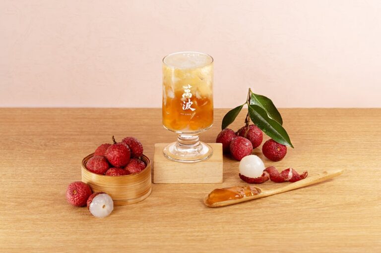 剛剛好的清爽果香與茶韻！萬波開賣新品「荔枝玉凍青」、會員領券享優惠價