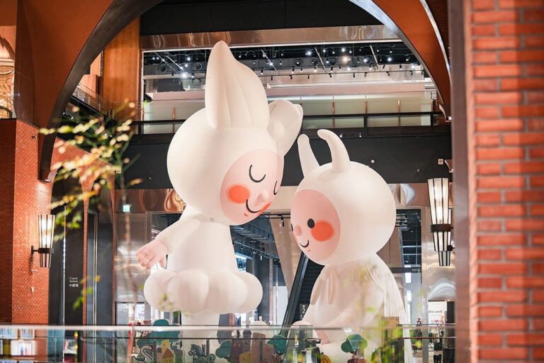 10米高幾米《小蝴蝶小披風》現身！誠品生活迎3COINS等近90家新品牌、週年慶最高享40%優惠