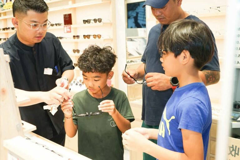 JINS進駐台東秀泰商場！攜手「孩子的書屋」展開免費公益配鏡守護偏鄉學童