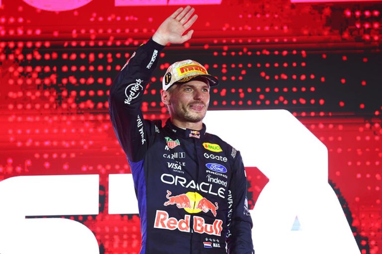 Max Verstappen首度稱霸新加坡！第250場大獎賽全程領跑、奪二連勝